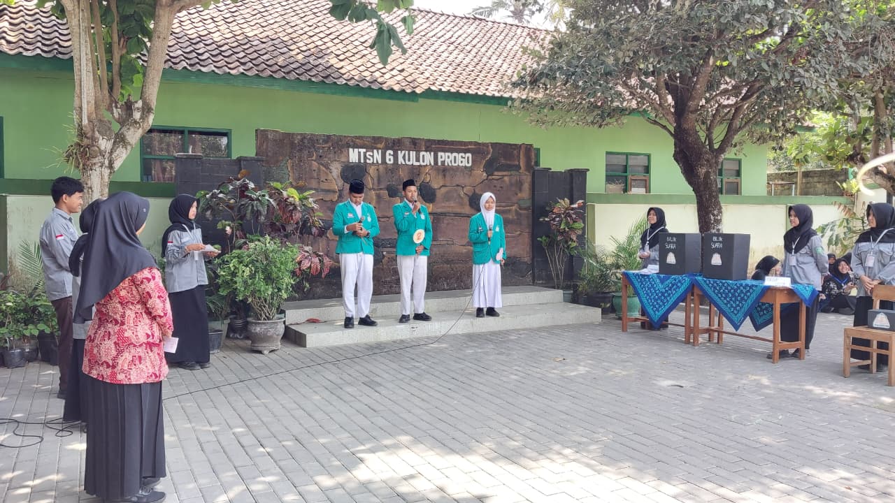 Edukasi Demokrasi MTsN 6 Kulon Progo: Simulasi Pemilu dari Sekolah hingga Kemasyarakatan